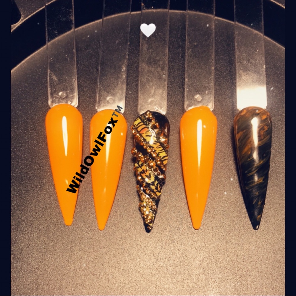 Press on nails